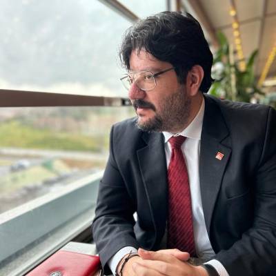 Paranın Gölgesinde Demokrasi