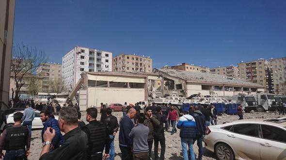 Diyarbakır'daki patlamadan ilk görüntüler 10