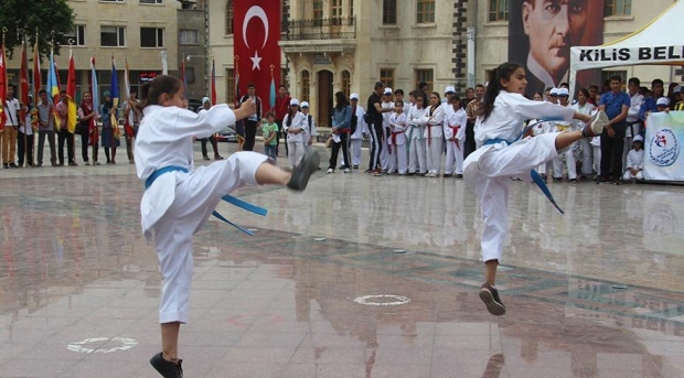 HER YER 19 MAYIS 18