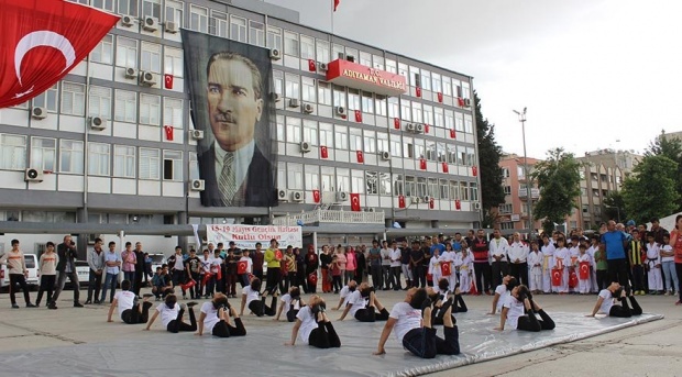 HER YER 19 MAYIS 22