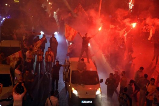 İzmir sabaha kadar uyumadı 2