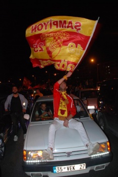 İzmir sabaha kadar uyumadı 7