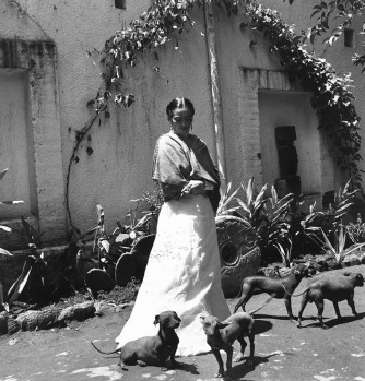 Az bilinen fotoğraflarıyla dünyaca ünlü ressam Frida! 7