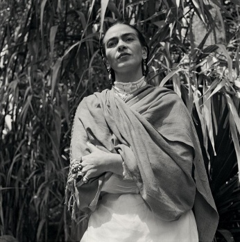 Az bilinen fotoğraflarıyla dünyaca ünlü ressam Frida! 8