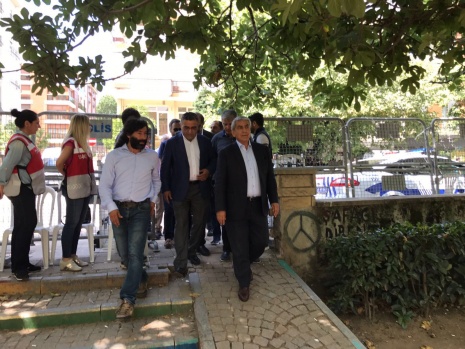CHP'nin, Yoğurtçu Parkı'ndaki HDP nöbetine ziyaretinden kareler 1