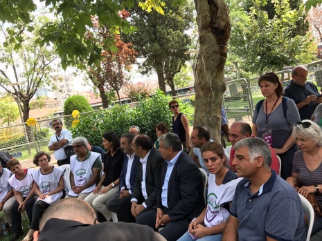 CHP'nin, Yoğurtçu Parkı'ndaki HDP nöbetine ziyaretinden kareler 13