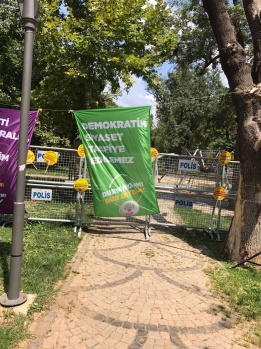 CHP'nin, Yoğurtçu Parkı'ndaki HDP nöbetine ziyaretinden kareler 15