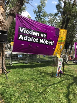 CHP'nin, Yoğurtçu Parkı'ndaki HDP nöbetine ziyaretinden kareler 5