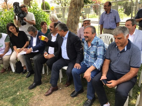 CHP'nin, Yoğurtçu Parkı'ndaki HDP nöbetine ziyaretinden kareler 7
