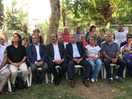 CHP'nin, Yoğurtçu Parkı'ndaki HDP nöbetine ziyaretinden kareler 8