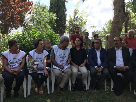 CHP'nin, Yoğurtçu Parkı'ndaki HDP nöbetine ziyaretinden kareler 9