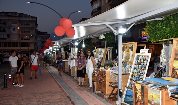 Ev Kadınları El Sanatları Sokağı'nda 4