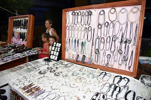 Ev Kadınları El Sanatları Sokağı'nda 7