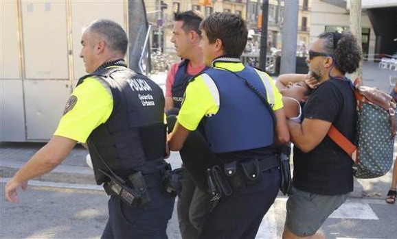 Barcelona katliamı'nın yürek burkan fotoğrafları 19