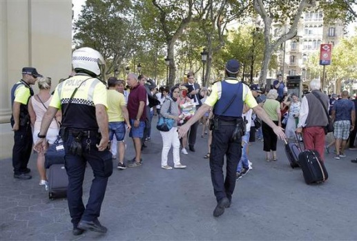 Barcelona katliamı'nın yürek burkan fotoğrafları 23