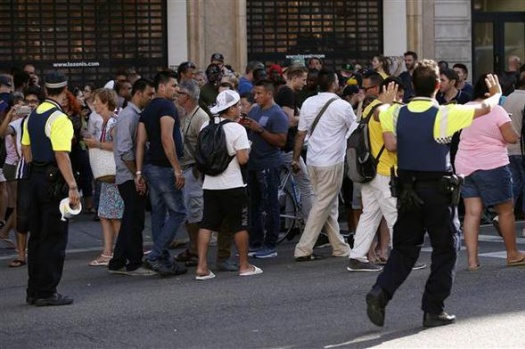 Barcelona katliamı'nın yürek burkan fotoğrafları 26