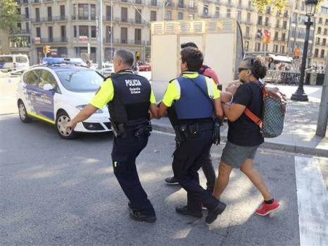 Barcelona katliamı'nın yürek burkan fotoğrafları 36