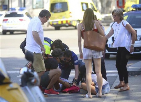 Barcelona katliamı'nın yürek burkan fotoğrafları 7