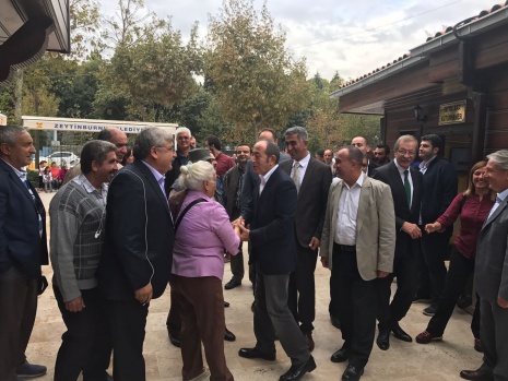 CHP'li Hamzaçebi ile Vali Şahin, Erikli Baba lokmasındaydı 4