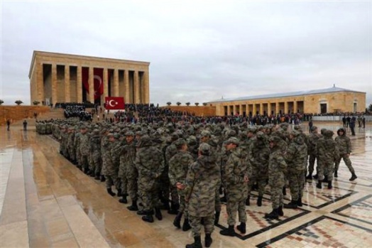Cumhuriyet'in 94. yaşında binler Anıtkabir'e akın etti! 10