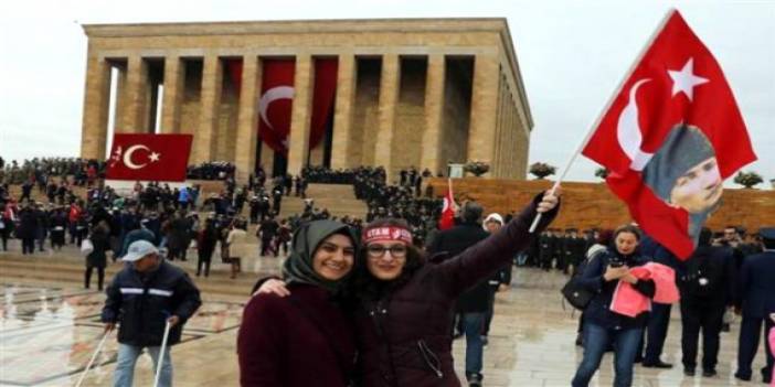 Cumhuriyet'in 94. yaşında binler Anıtkabir'e akın etti!