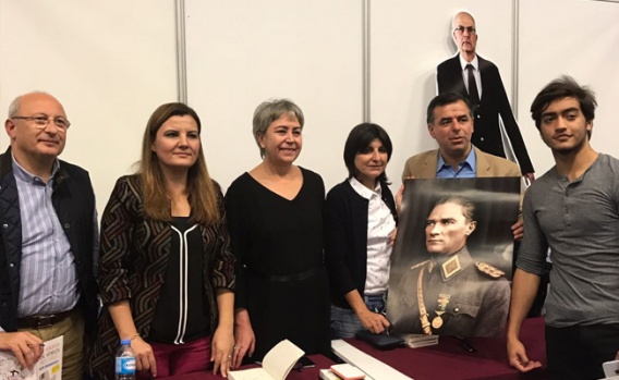 TÜYAP'ta Enis Berberoğlu izdihamı! 2