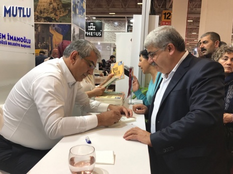 TÜYAP'ta Enis Berberoğlu izdihamı! 5