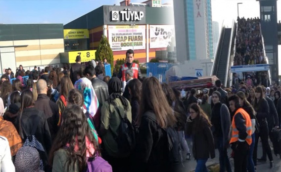TÜYAP'ta Enis Berberoğlu izdihamı! 7