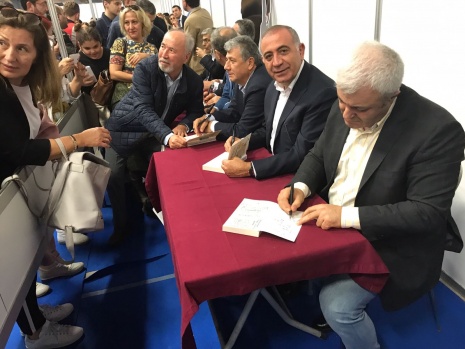 TÜYAP'ta Enis Berberoğlu izdihamı! 8