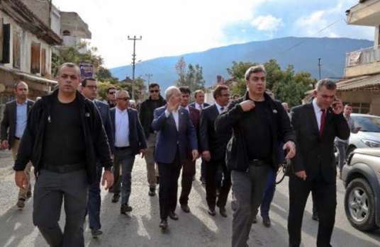 Kılıçdaroğlu Finike'de afetzede vatandaşları ziyaret etti 14