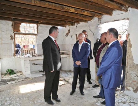 Kılıçdaroğlu Finike'de afetzede vatandaşları ziyaret etti 19