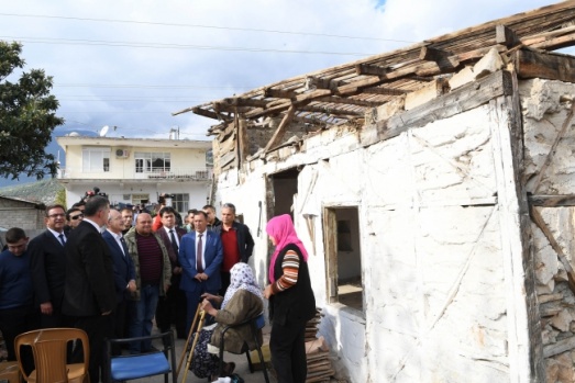 Kılıçdaroğlu Finike'de afetzede vatandaşları ziyaret etti 8