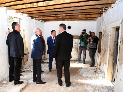 Kılıçdaroğlu Finike'de afetzede vatandaşları ziyaret etti 9
