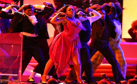 Rihanna'dan vahşi performans 6
