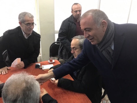 CHP İstanbul Milletvekili Gürsel Tekin Sultangazi'de kapı kapı gezdi 3