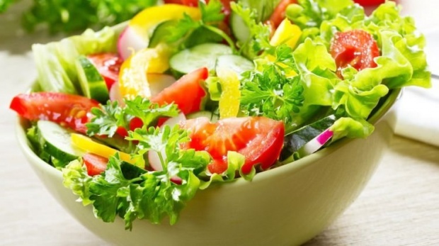 Bunu kendinize yapmayın... Salatanıza zeytinyağı koyduğunuzda... 2