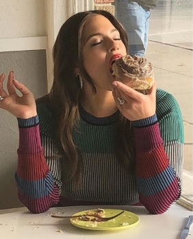 Ashley Graham'dan ilginç açıklama... 'Kalçalarım iyi görünecek' 2