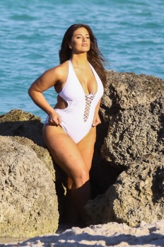 Ashley Graham'dan ilginç açıklama... 'Kalçalarım iyi görünecek' 4