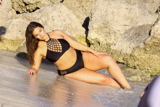 Ashley Graham'dan ilginç açıklama... 'Kalçalarım iyi görünecek' 8