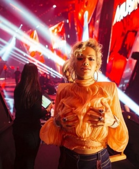 Rita Ora,seksi pozlarıyla Instagram'ı salladı 2