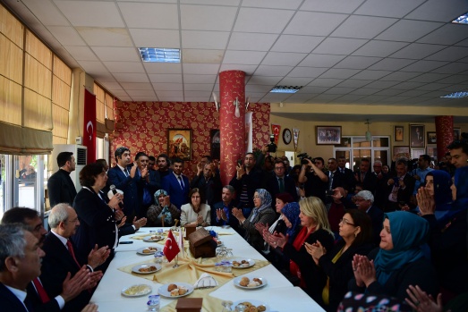CHP lideri Kılıçdaroğlu şehit ailelerini ziyaret etti 3