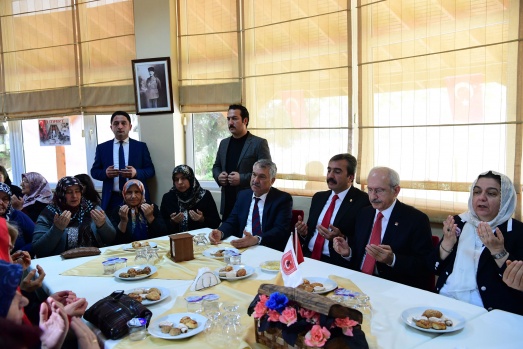 CHP lideri Kılıçdaroğlu şehit ailelerini ziyaret etti 7