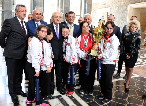 CHP Lideri Grup Toplantısında konuştu...İşte o kareler! 32