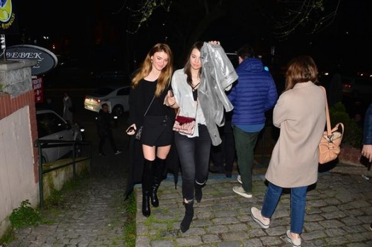 Ünlü model yere kapaklandı! 5