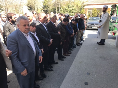 CHP'li Akay'ın annesi son yolculuğuna uğurlanıyor 10
