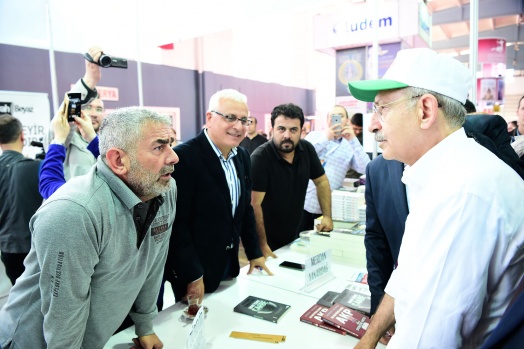 Kılıçdaroğlu Merzifon kitap fuarına ziyarette bulundu 10