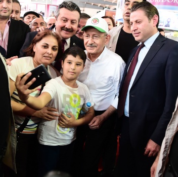Kılıçdaroğlu Merzifon kitap fuarına ziyarette bulundu 13