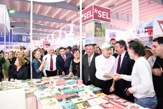 Kılıçdaroğlu Merzifon kitap fuarına ziyarette bulundu 2