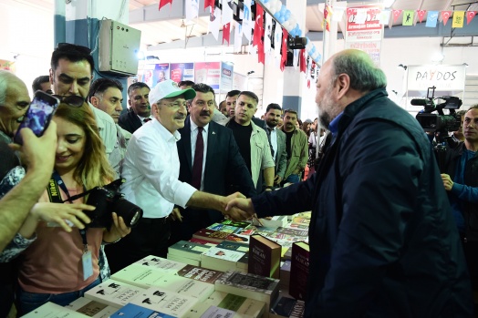 Kılıçdaroğlu Merzifon kitap fuarına ziyarette bulundu 3
