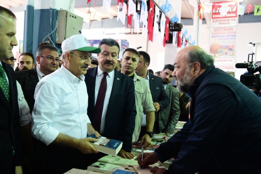 Kılıçdaroğlu Merzifon kitap fuarına ziyarette bulundu 5